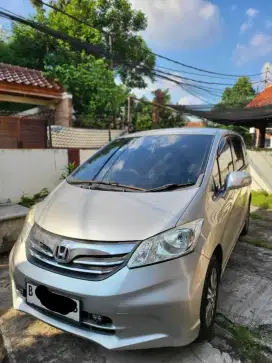 Honda Freed 2014 Automatic Pribadi Istimewa