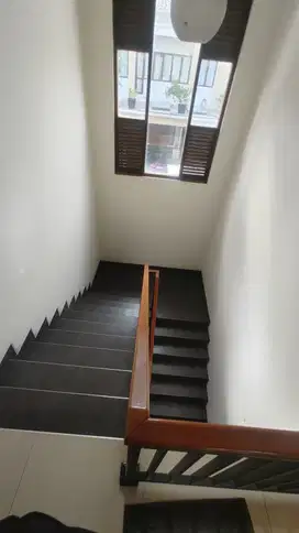 Dijual Rumah Hook di Versailles Bsd City