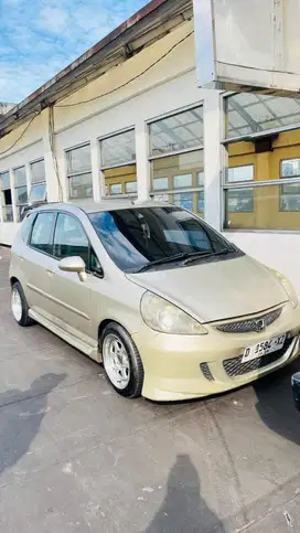Di jual jazz 2005 idsi.ori semua.warna emas