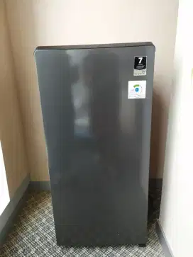 Kulkas 1 pintu merek Aqua D205