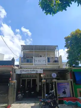 Rumah 2 lantai dijual... Nego