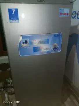 Kulkas freezer 6 rak Aqua S6 Bekas masih Mulu BU cepat