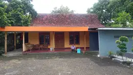 Rumah Kelurahan Kresek Kecamatan Wungu Kabupaten Madiun