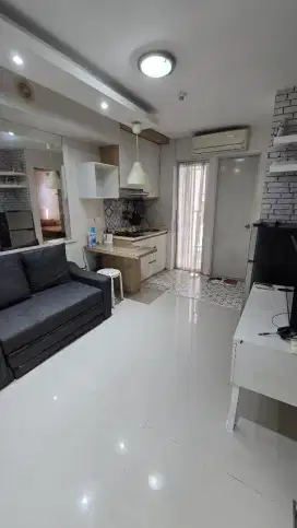 DISEWAKAN 2BR FURNISH ATAS MALL LANTAI LOOW APARTEMEN BASSURA CITY