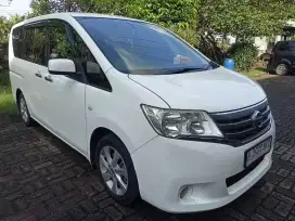 Serena 2013 A/T Warna Putih