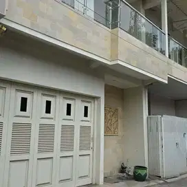 Rumah 2 Lantai Bagus Semi Furnished SHM di Kalijudan Regency