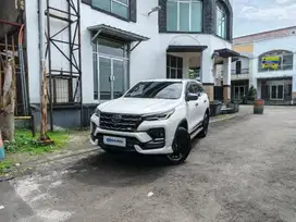 Like New - TOYOTA FORTUNER 2.8 4x2 GR SPORT DSL SOLAR A/T 2023 PUTIH