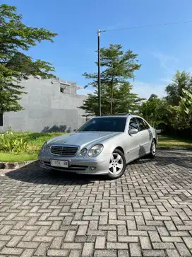 Mercedes-Benz E240 Avantgarde Sunroof CBU Malaysia ( RARE ITEM )