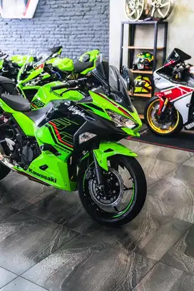 kawasaki ninja 250 tahun 2023 LIKE NEW