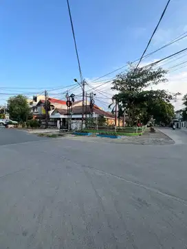 Rumah ini menawarkan lokasi yang strategis Pondok Bambu, Jakarta Timur