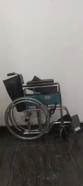 Kursi roda standard RS
