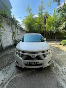 nissan elgrand (2011)