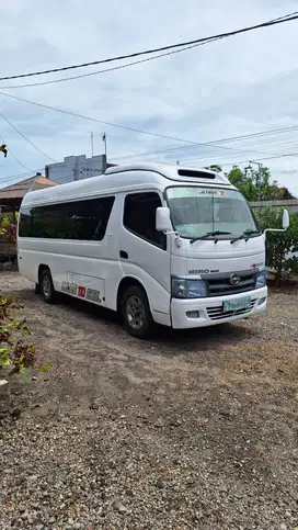 Hino dutro Microbus 4.0 2017 plat S yan mobil bekas sekoto kediri