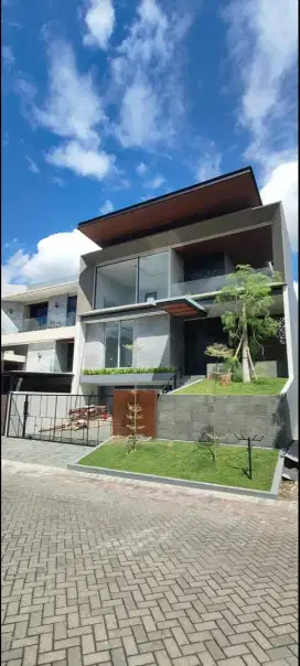 New Gress Mewah Konsep Villa Golf Area Somerset Citraland Surabaya