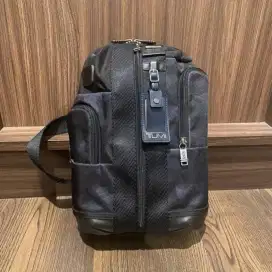 TUMI SARATOGA PRELOVED
