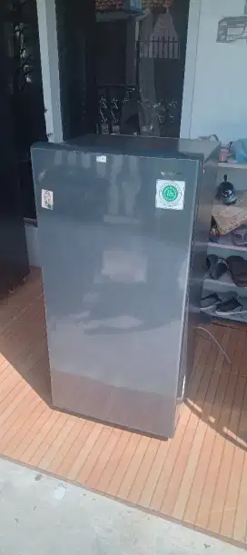 Dijual kulkas sharp 1pintu