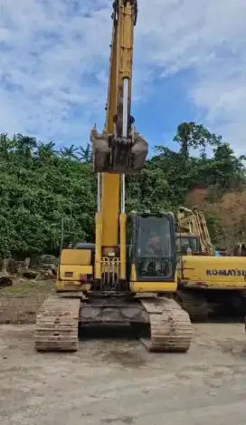 Excavator PC200-8M1 th 2021 harga 800jt NEGO
