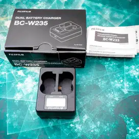 Charger Fujifilm BC-W235. Fullset Like New. Original 100%. BC W235