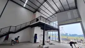 GUDANG INDUSTRI SIAP PRODUKSI TIANG TINGGI BEBAS BANJIR LEGOK