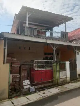 Rumah second dijual tingkat(285jt)akses mobil Tole Iskandar Depok
