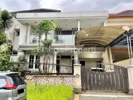 Villa Bukit Mas Victorian Surabaya 2 Lantai Siap Huni Semi Furnish