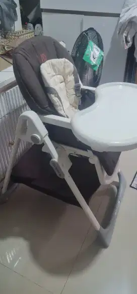 Kursi makan Babyelle