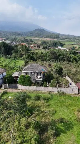 Dijual Rumah Villa dengan Lahan, Tanah Luas di Selecta, Bumiaji Batu