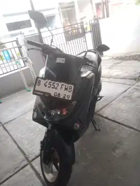 Motor NMax 2019 warns hitam