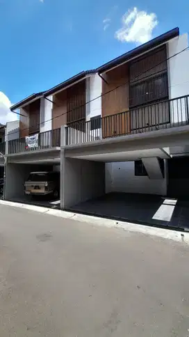 Rumah Mewah Minimalis tengah kota jl sekelimus dkt tol buahbatu