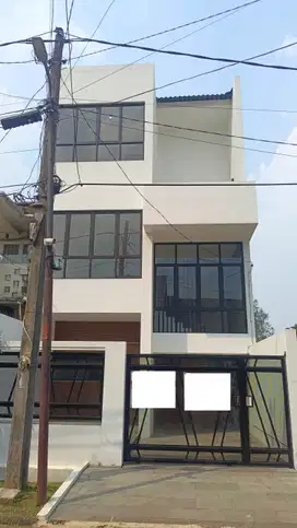 Rumah 3 Lantai 15 Menit ke Transpark Mall Bintaro Bebas Banjir J-34835