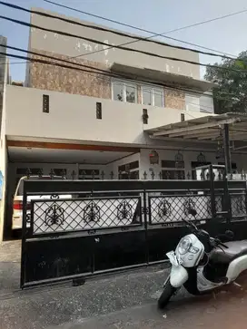 Di Jual Rumah 2 Lantai Dalam Komplek Pertambangan, Kebon Jeruk, Jakbar