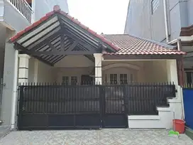 Rumah Sudah Direnovasi Dan Siap Huni, Selatan,di Cluster Taman Royal 2