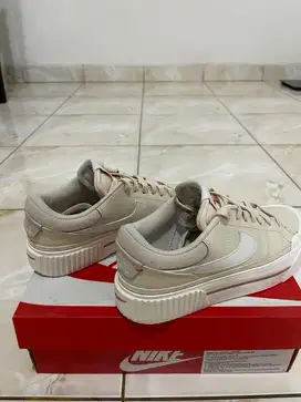 SEPATU NIKE CEWEK COURT LEGACY LIFT PEARL WHITE UKURAN 36,5 ORIGINAL