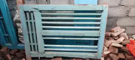 Jendela kayu lawasan