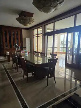 Dijual Rumah Mewah Lokasi Strategis di Jl. Sinabung Semarang