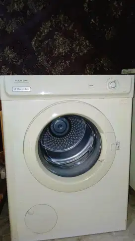Mesin pengering laundry