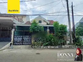 Rumah Dijual di Bulevar Hijau, Harapan Indah. Lokasi bagus