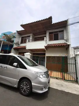 Rumah Siap Huni Dekat Jalan Raya di Cawang Jakarta Timur