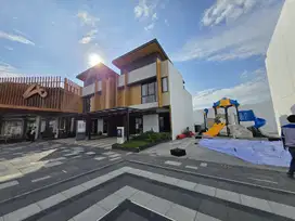 HANYA 3 MENIT KE TOL BANDARA RUMAH 2 LANTAI DI JAKARTA BARAT MEWAH BGT