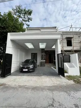 RUMAH MEWAH KLASIK MODERN 2 LANTAI STRATEGIS HARGA MURAH DI MAGUWOHARJ