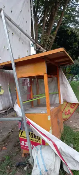 Gerobak usaha bahan kayu