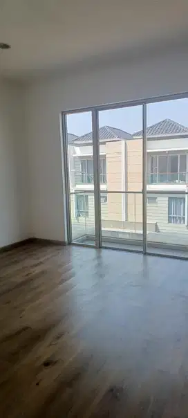 Rumah 3 Lantai Cluster Piano Golf Island Sudah ada AC 3 Unit