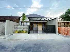 RUMAH DESAIN KONTEMPORER, 8 MENIT KE RS HERMINA JOGJA DI KALASAN