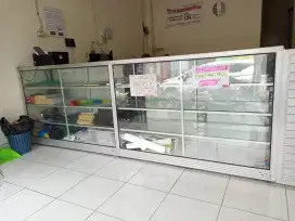 Etalase kaca ukuran 2 Meteran