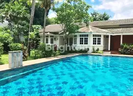 RUMAH MEWAH PAVILION & KOLAM RENANG DI MENTENG DALAM JAKARTA SELATAN