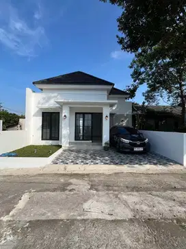 RUMAH BARU PUTIH KLASIK MODERN DEKAT KAMPUS UII