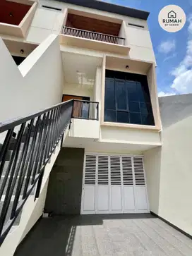 Rumah Modern di Tomang
