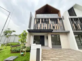 Disewakan Rumah Hook 3 Lantai Attic Strozzi Symphonia Gadin