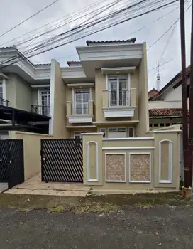 Jual Cepat Rumah 2 Lantai Modern Siap Huni dekat Stasiun
