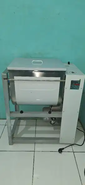 Mesin aduk adonan mie dan roti (dough mixer) merk: maxindo